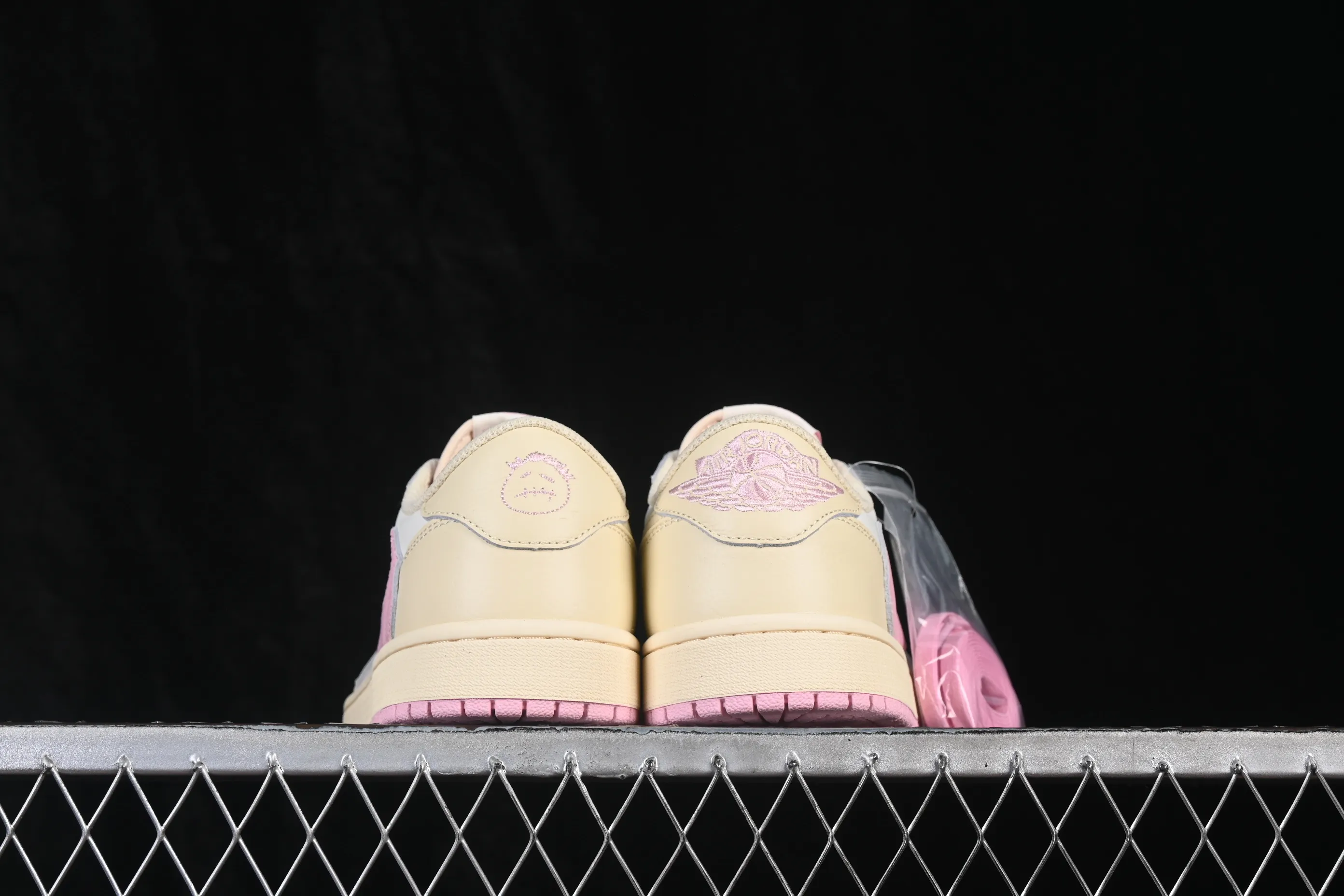 All categories Air Jordan Jordan series basketball shoes Air Jordan 1 Low ZG version Travis Scott x Air Jordan 1 Low OG AJ1 Joe 1 undercut low top full head layer IQ7604-100